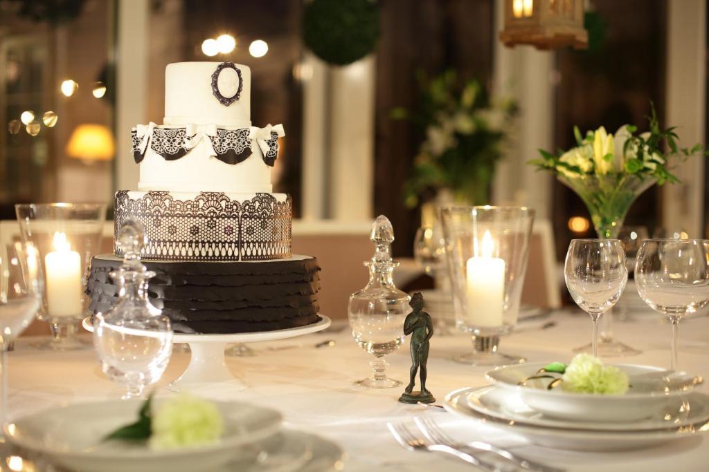 Hotel Dwor Kosciuszko Cracovia Esterno foto A wedding cake
