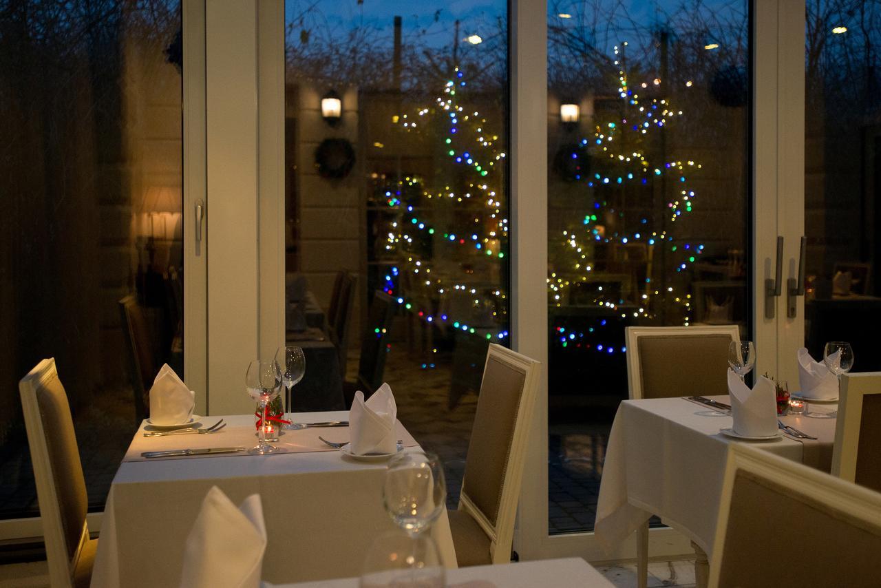 Hotel Dwor Kosciuszko Cracovia Esterno foto The restaurant at the hotel
