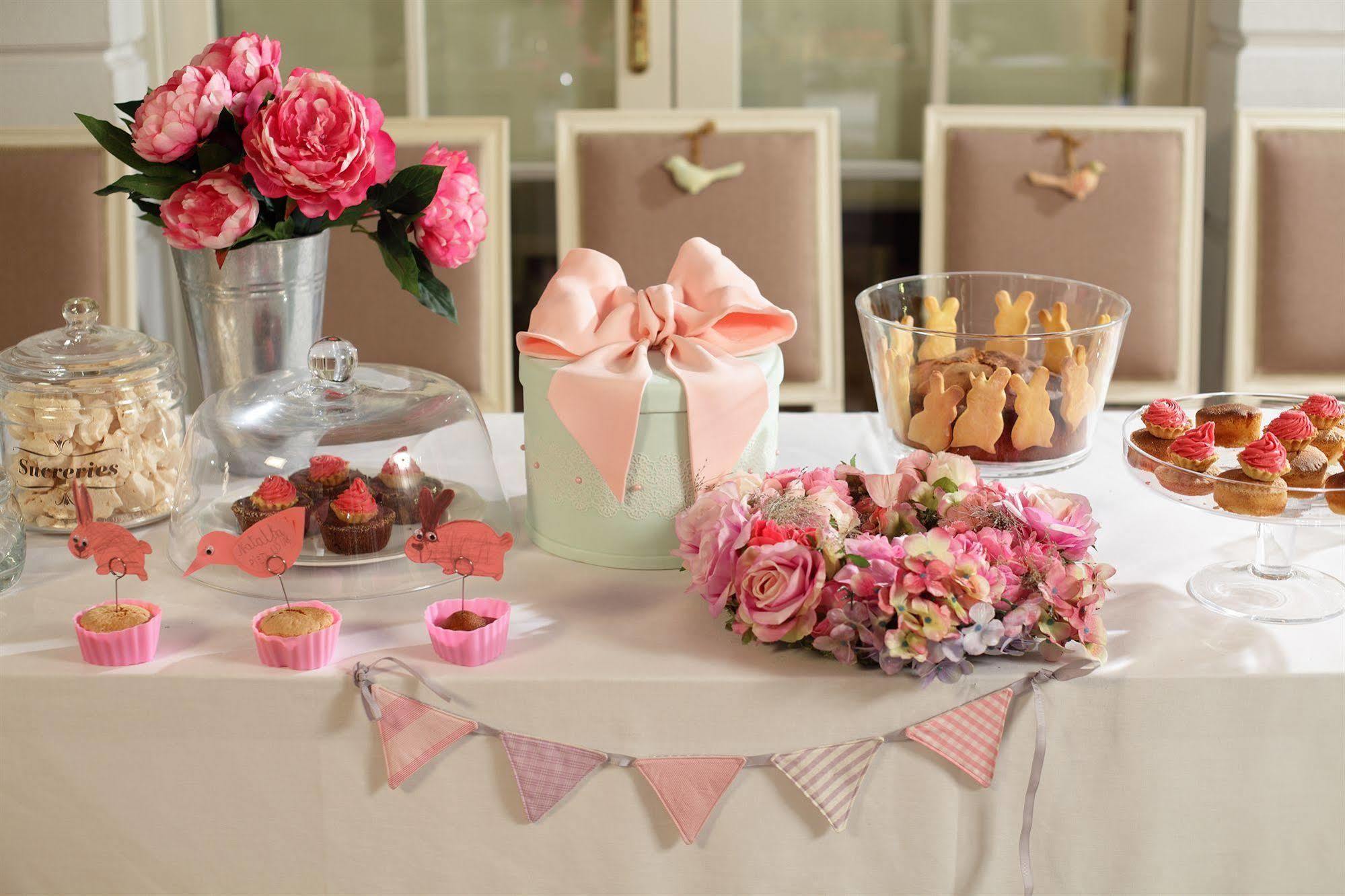 Hotel Dwor Kosciuszko Cracovia Esterno foto A dessert table at a wedding