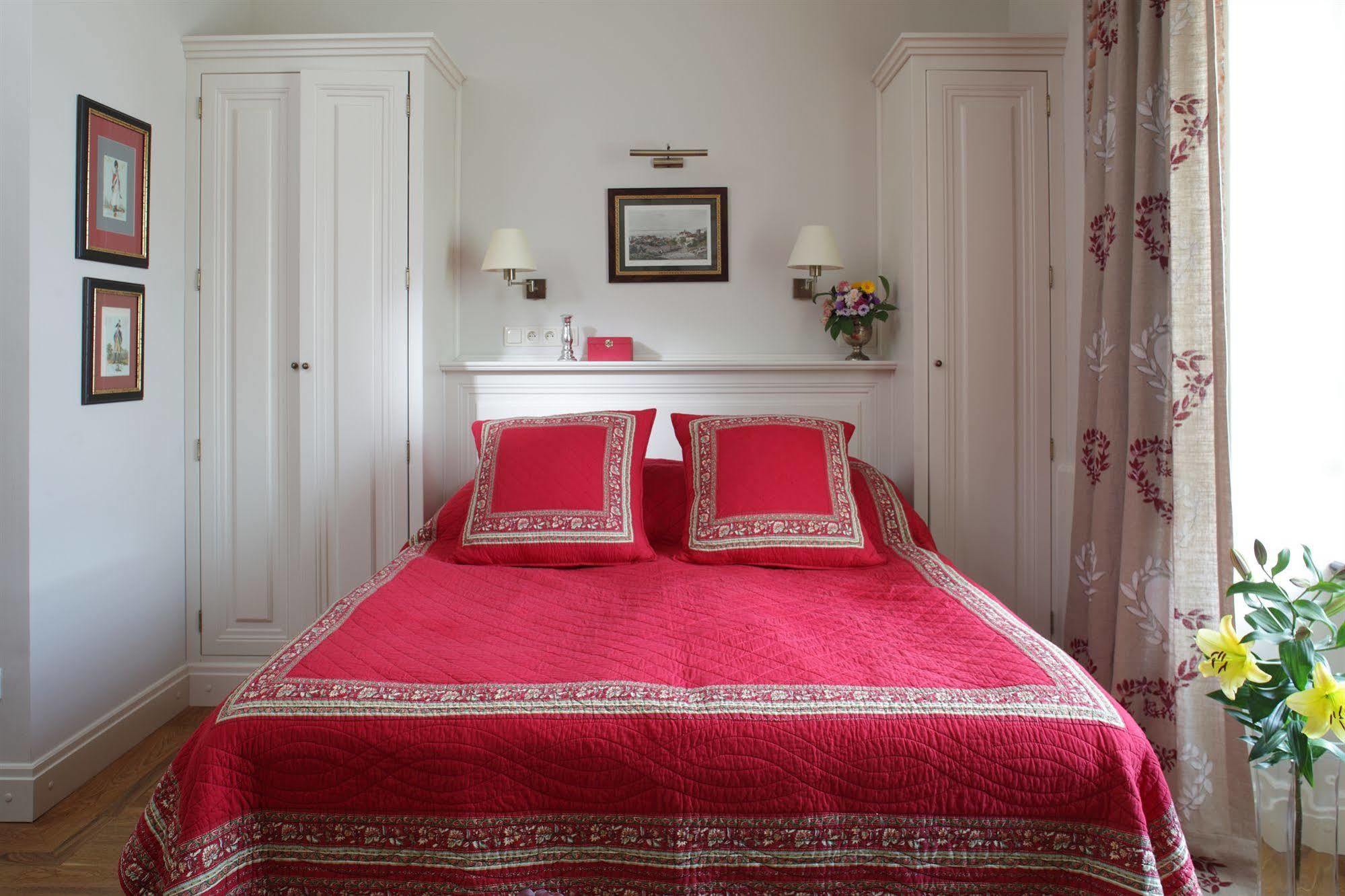 Hotel Dwor Kosciuszko Cracovia Esterno foto A bedroom