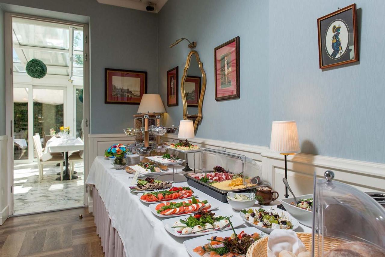 Hotel Dwor Kosciuszko Cracovia Esterno foto A buffet at a hotel