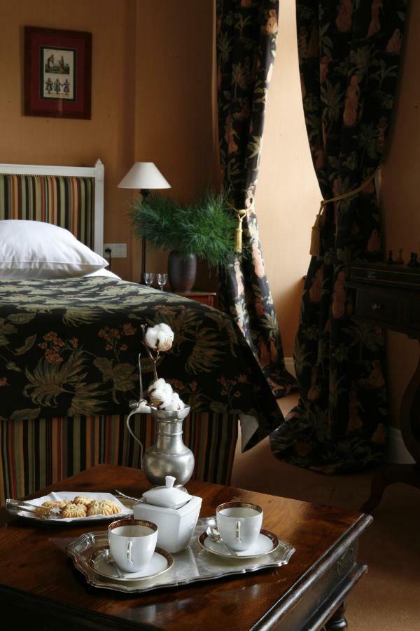 Hotel Dwor Kosciuszko Cracovia Esterno foto A bedroom at the Inn at the Opera