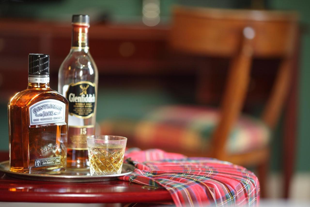Hotel Dwor Kosciuszko Cracovia Esterno foto A bottle of Glenfiddich